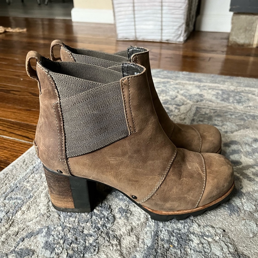 Sorel Addington Chelsea Boots 6.5
